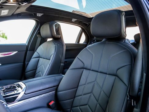 New 2025 BMW 760i xDrive w/ Executive Package image 26