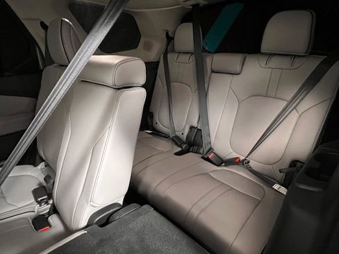 Used 2025 Honda Pilot Elite image 11