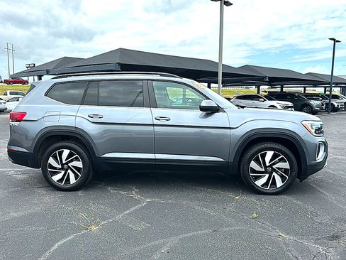 Used 2025 Volkswagen Atlas SE FWD image 9