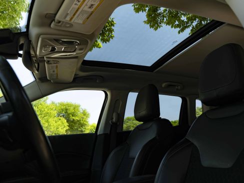 Used 2020 Jeep Compass Latitude FWD image 33