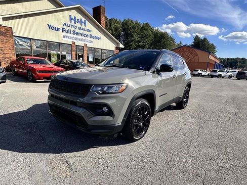Used 2023 Jeep Compass Latitude AWD/4WD image 1