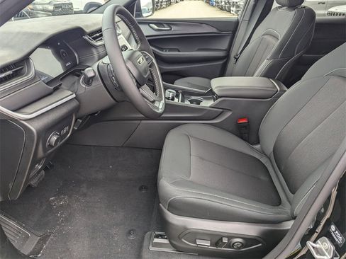 New 2025 Jeep Grand Cherokee Laredo X image 13