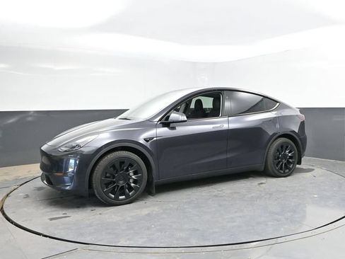 Used 2024 Tesla Model Y Long Range AWD/4WD image 7