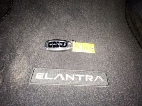 Used 2023 Hyundai Elantra SEL FWD image 27
