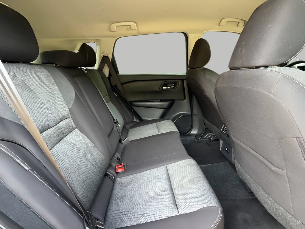 Used 2024 Nissan Rogue SV AWD/4WD image 7