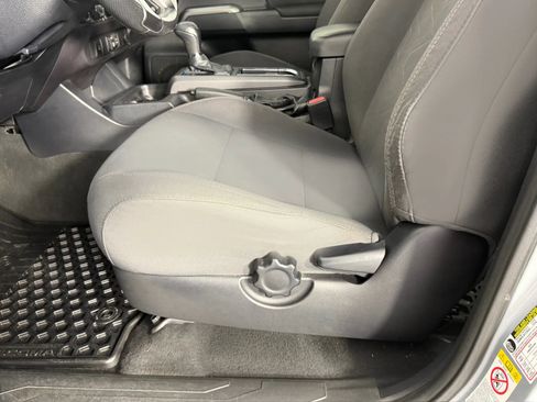 Used 2018 Toyota Tacoma TRD Sport AWD/4WD image 34