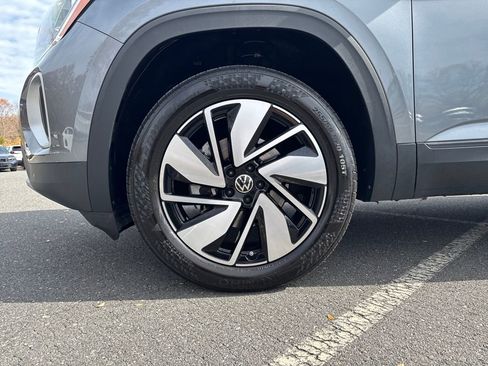 Used 2024 Volkswagen Atlas SE image 25