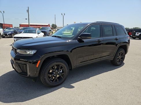 New 2026 Jeep Grand Cherokee Altitude RWD image 2