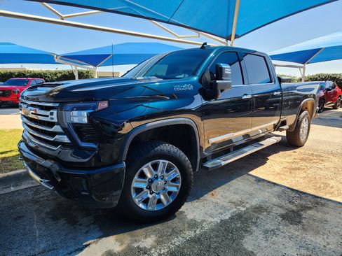 Used 2024 Chevrolet Silverado 3500 High Country image 2