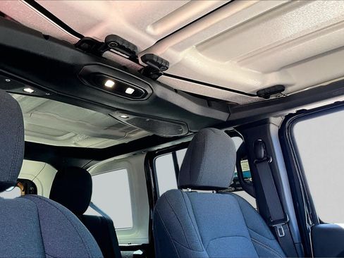 Used 2024 Jeep Wrangler Unlimited AWD/4WD image 15