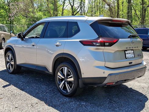 Used 2024 Nissan Rogue SL AWD/4WD image 4