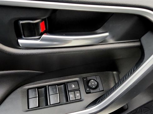 Used 2025 Toyota RAV4 XLE w/ Convenience Package image 20