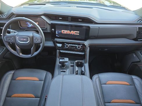 Used 2024 GMC Sierra 1500 AT4 w/ Technology Package AWD/4WD image 9