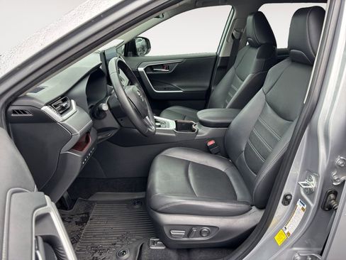 Used 2023 Toyota RAV4 Limited image 16