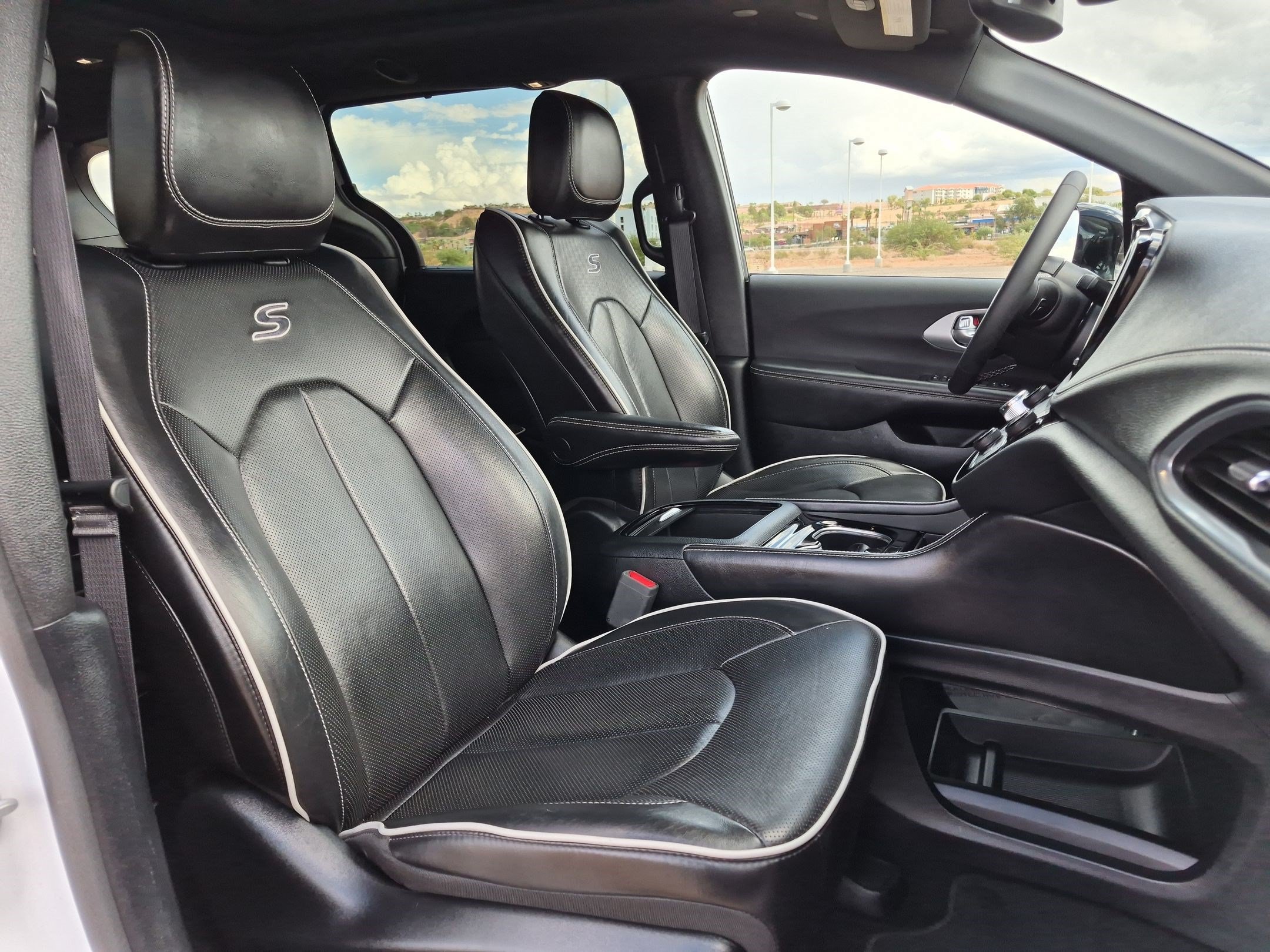 Used 2025 Chrysler Pacifica Limited FWD image 31