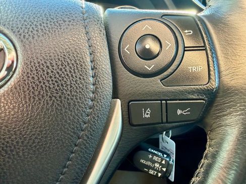 Used 2017 Toyota Corolla SE w/ Carpet Mat Package (TMS) FWD image 29