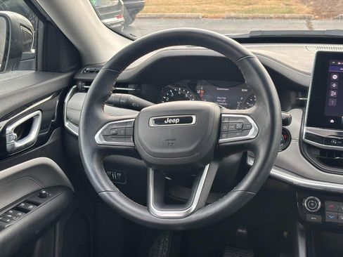 Used 2022 Jeep Compass Limited image 12