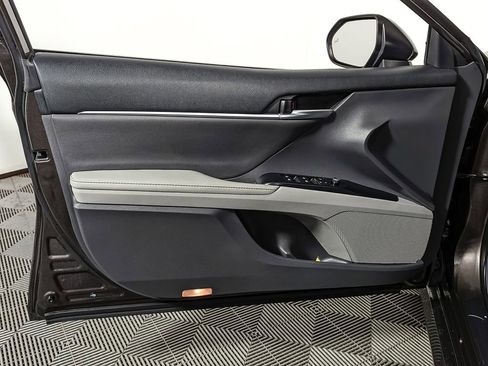 Used 2020 Toyota Camry XLE image 13