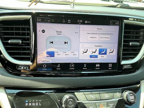 Used 2024 Chrysler Pacifica Touring-L FWD image 19