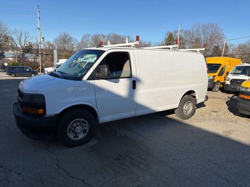Used 2018 Chevrolet Express 2500 w/ Driver Convenience Package image 17