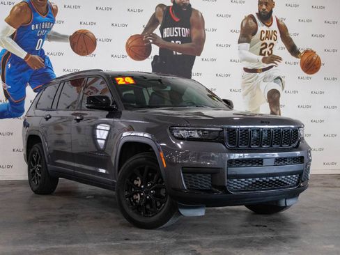 Used 2024 Jeep Grand Cherokee L Laredo RWD image 2