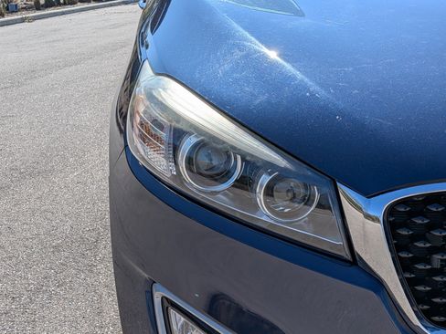 Used 2017 Kia Sorento EX w/ EX Premium Package image 10