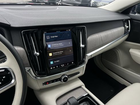 Used 2025 Volvo V90 B6 Cross Country Plus image 50