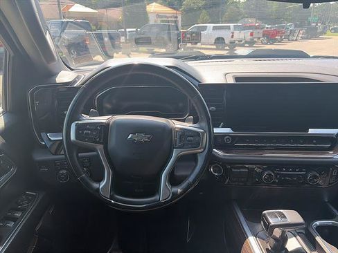 Used 2023 Chevrolet Silverado 1500 LT Trail Boss w/ Convenience Package II AWD/4WD image 15