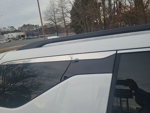 Used 2025 Chevrolet Traverse LT image 13