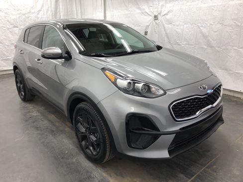 Certified 2022 Kia Sportage LX w/ LX FWD Value Edition Package image 2