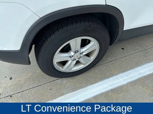 Used 2017 Chevrolet Trax LT w/ LT Convenience Package FWD image 6