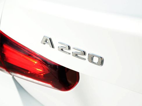 Used 2020 Mercedes-Benz A 220 image 12