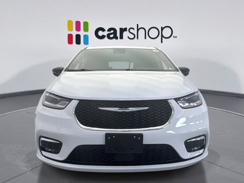 Used 2024 Chrysler Pacifica Limited FWD image 8