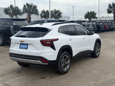 New 2026 Chevrolet Trax LT w/ Sunroof Package image 10