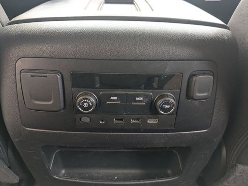 Used 2019 Chevrolet Suburban LT image 19