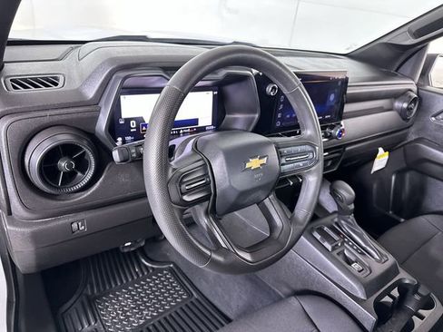 Used 2024 Chevrolet Colorado W/T image 10