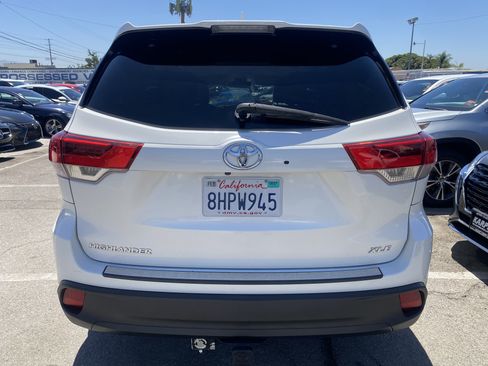 Used 2019 Toyota Highlander XLE w/ Carpet Mat Package (TMS) FWD image 9