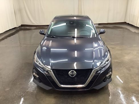 Used 2020 Nissan Altima 2.0 Platinum image 3