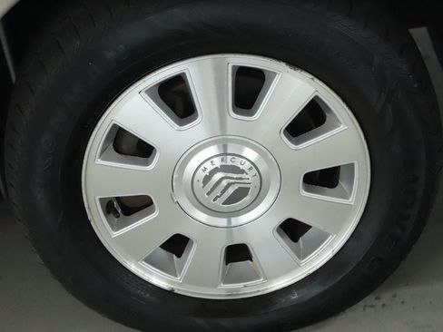 Used 2005 Mercury Grand Marquis LS image 38