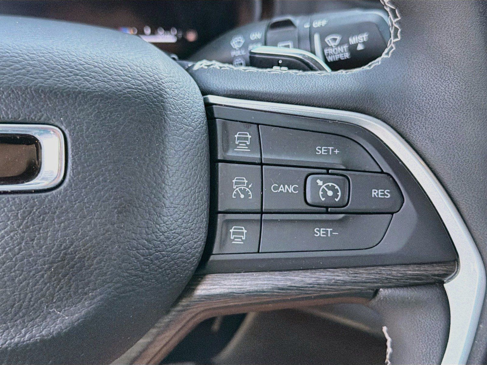 Used 2024 Jeep Grand Cherokee Limited AWD/4WD image 18