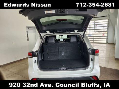 Used 2023 Toyota Highlander XLE image 8