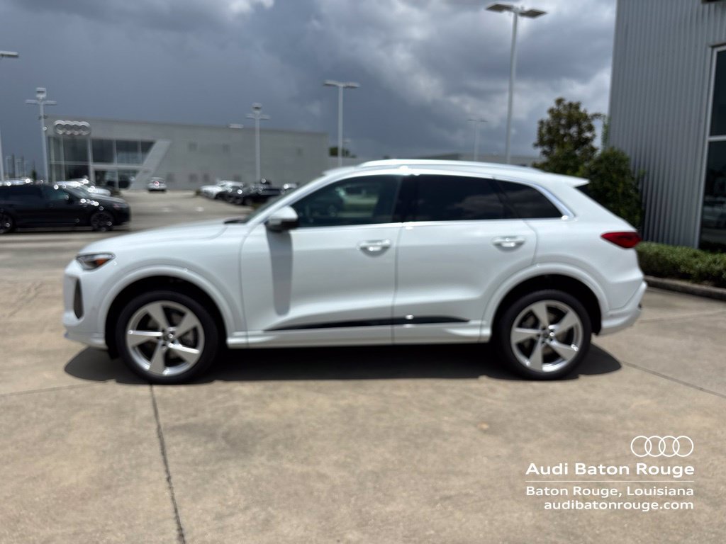 Used 2025 Audi Q5 Premium Plus w/ Premium Plus AWD/4WD image 2
