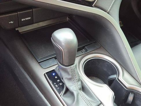 Used 2024 Toyota Camry SE FWD image 11
