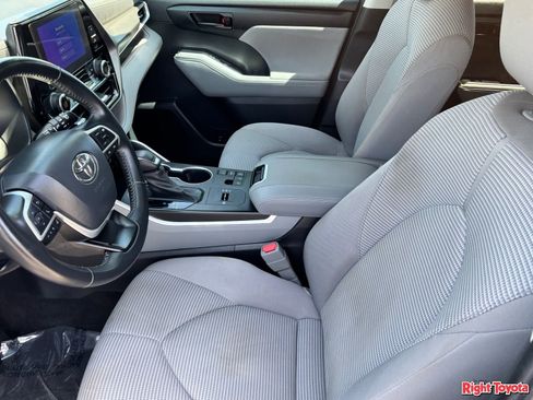 Used 2023 Toyota Highlander LE FWD image 20