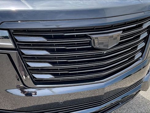 Used 2024 Cadillac Escalade ESV Premium Luxury Platinum AWD/4WD image 31