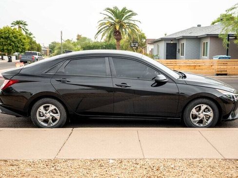 Used 2021 Hyundai Elantra SE FWD image 6