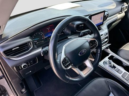 Used 2023 Ford Explorer XLT w/ Equipment Group 202A image 9