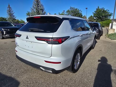 Used 2025 Mitsubishi Outlander ES AWD/4WD image 6
