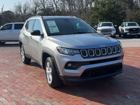 Used 2022 Jeep Compass Latitude image 5