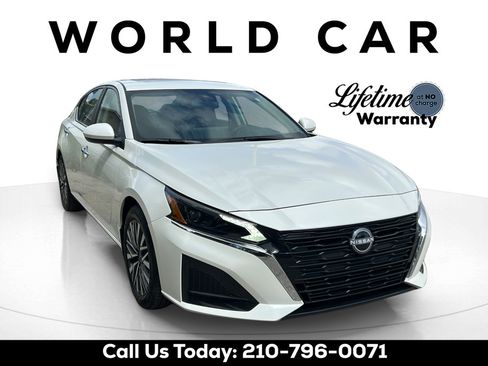 Used 2025 Nissan Altima 2.5 SV w/ SV Premium Package FWD image 1